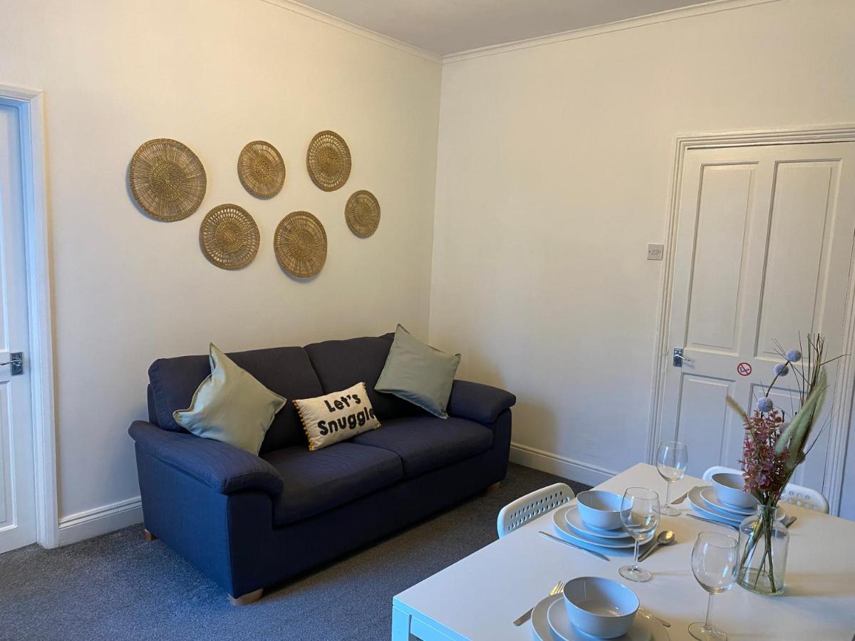 Kitchener - Wonderful 2-Bedroom Apt Sleeps 5 Free Parking Free Wifi Gateshead Esterno foto