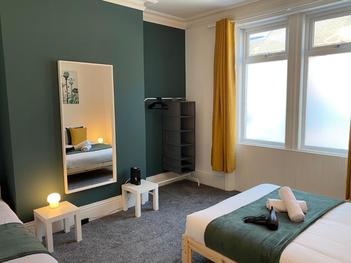 Kitchener - Wonderful 2-Bedroom Apt Sleeps 5 Free Parking Free Wifi Gateshead Esterno foto