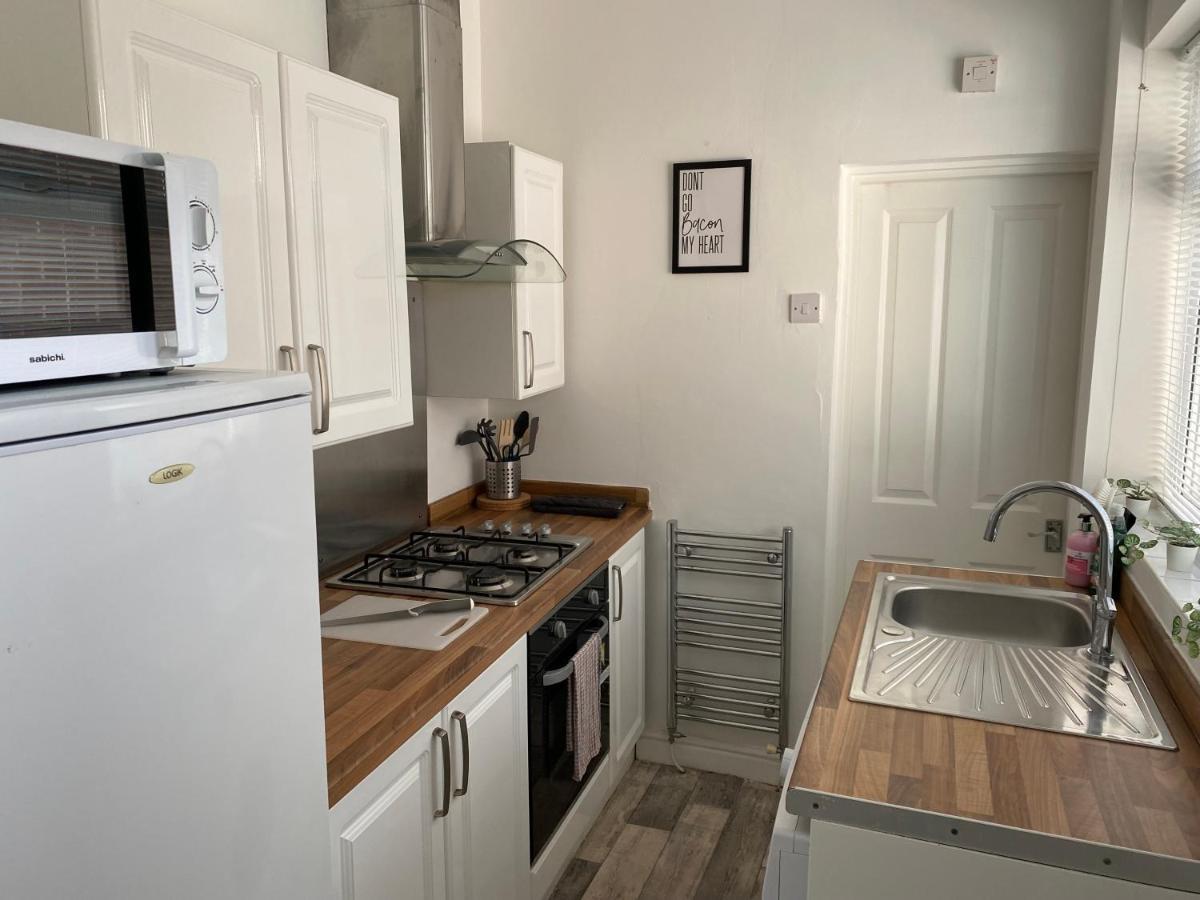 Kitchener - Wonderful 2-Bedroom Apt Sleeps 5 Free Parking Free Wifi Gateshead Esterno foto