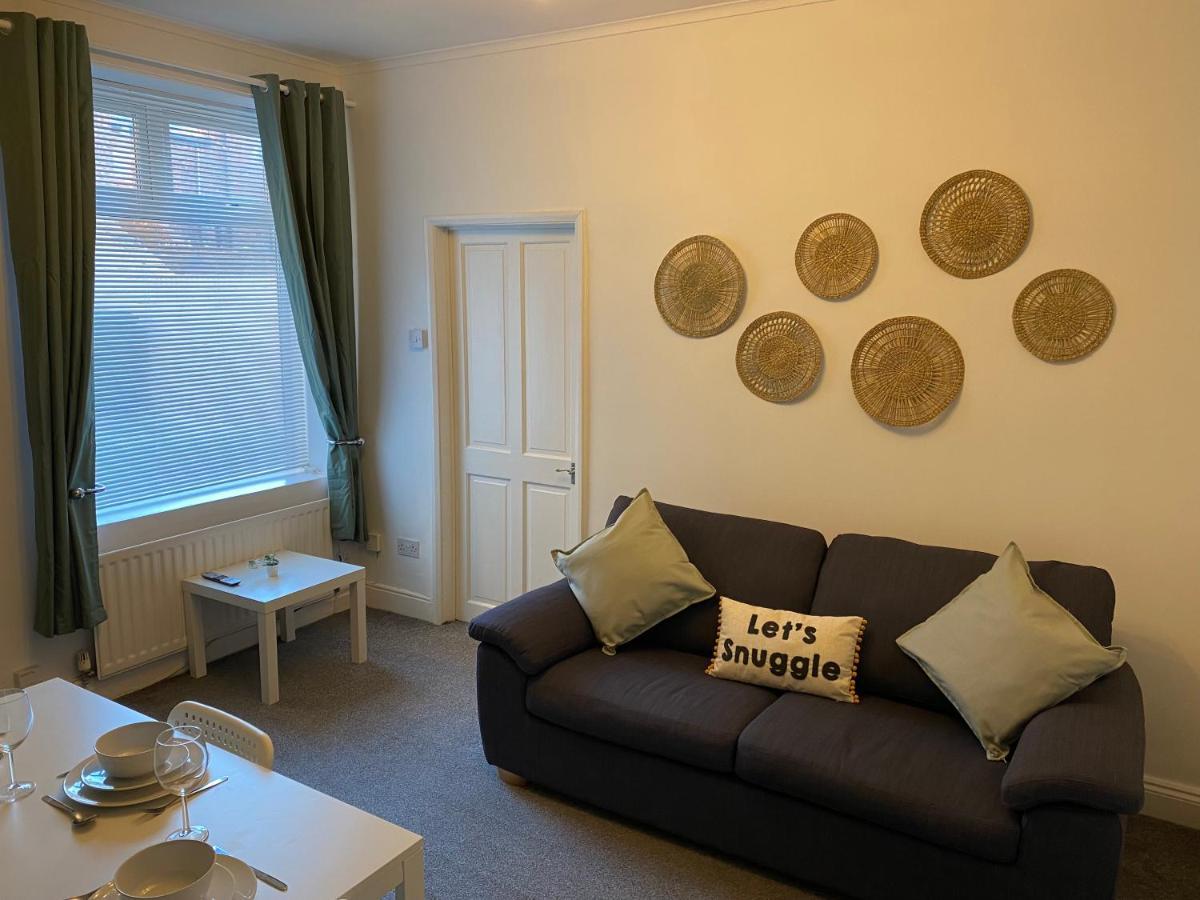 Kitchener - Wonderful 2-Bedroom Apt Sleeps 5 Free Parking Free Wifi Gateshead Esterno foto